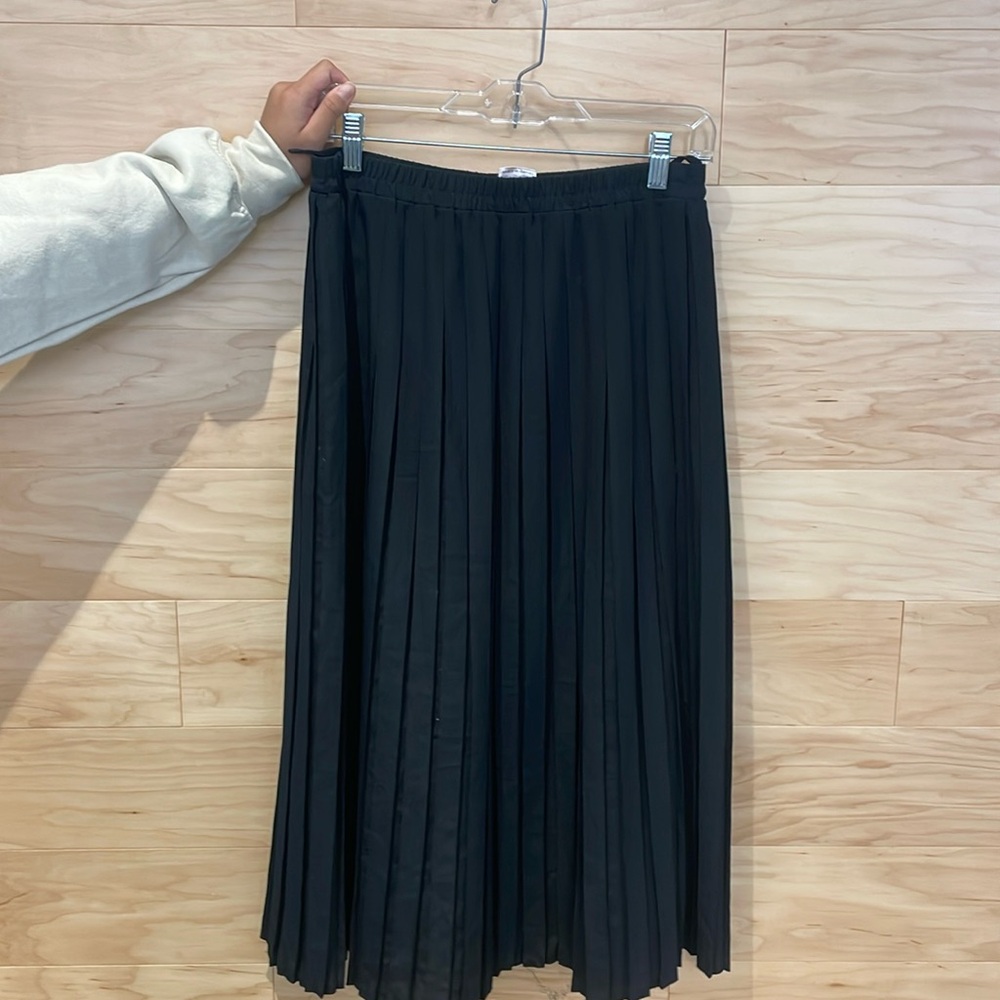 Black pleated maxi skirt